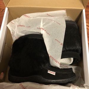 NWT Moccasin boots